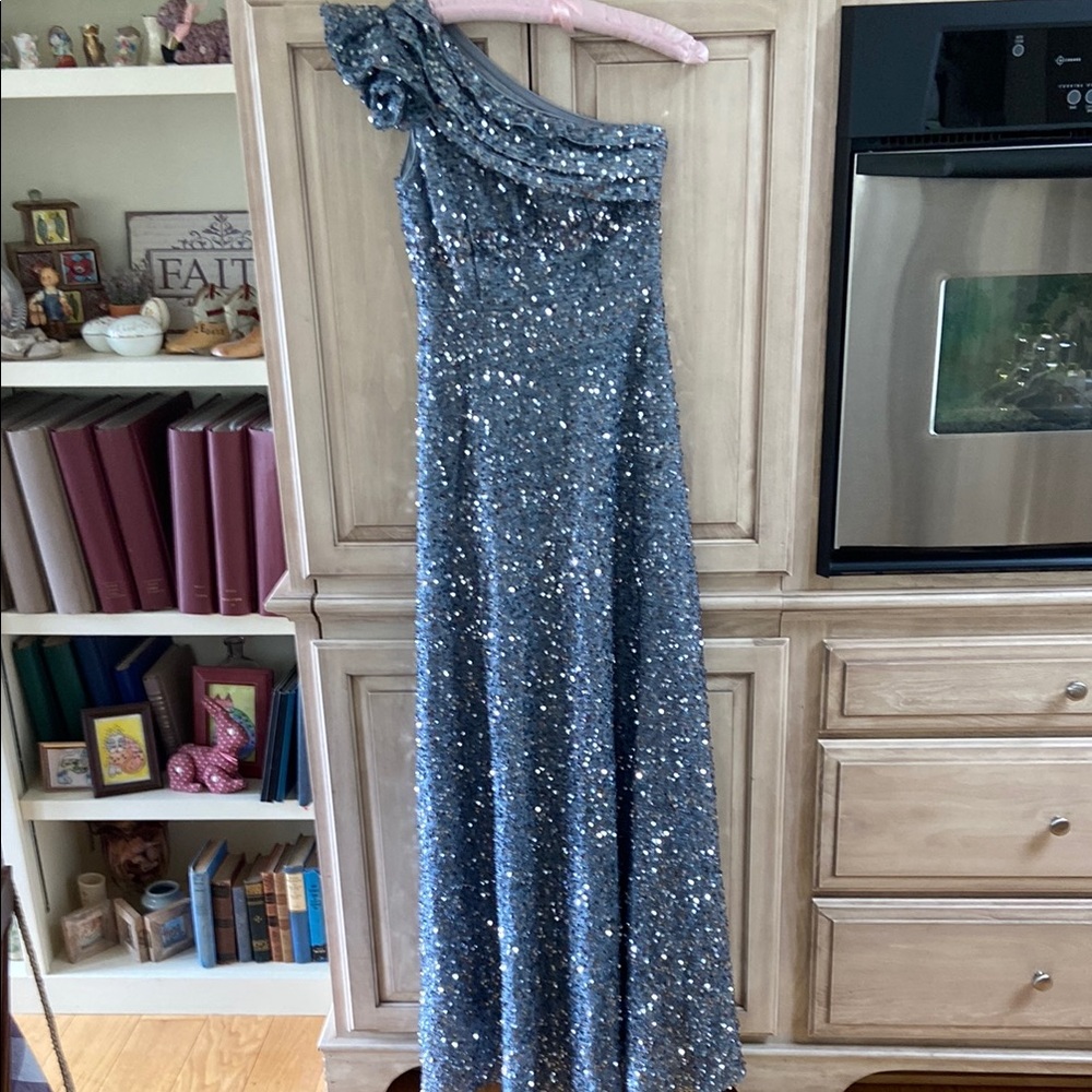 Miss Ord Elegant One-Shoulder Sequin Gown silvery blue LN